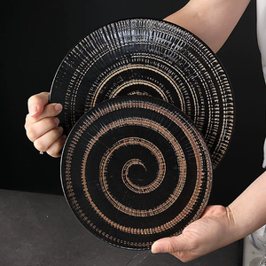 Plato de Cerámica Moderno Hecho a Medida, con Rayas Japonesas, Diseño Creativo en Relieve, Pintado a Mano, Ecológico, Apto para Lavavajillas y Microondas - Product Image 3