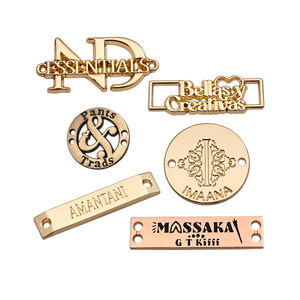 Diseño de 2 agujeros logotipo grabado personalizado coser etiqueta de metal Placa de etiqueta para ropa - Product Image 5