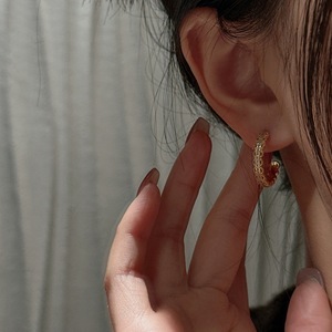 S925 Pure Silver Inlaid C-Shaped Ear <b>Cuff</b> <b>Earrings</b> Simple Elegant Niche Design <b>Fashionable</b> Light Jewelry with Curved Style - Product Image 2