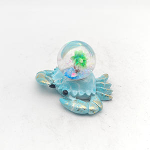 Globo de Nieve Decorativo con Resina de Impresión por Transferencia de Agua, Diseño de Cangrejo, Árbol de Coco y Animales, Venta Caliente de Fábrica - Product Image 3