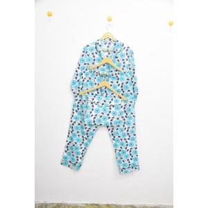 ชุดนอนผู้หญิงสีฟ้าอ่อนพิมพ์ลายด้วยมือ ชุดนอนแขนยาว ชุดนอนสามชิ้น - Product Image 2
