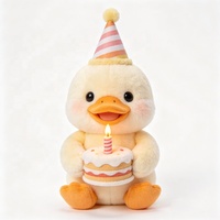 Nouveauté : Peluche Canard Jaune Brodé Super Doux et Adorable avec Rembourrage en Coton PP et Motif Gâteau d'Anniversaire