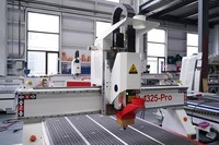Routeur CNC pour le bois pleine grandeur, machine de travail du bois 3D, routeur CNC 1325 pour la sculpture sur bois, machine de gravure 3 axes 3D pour le travail du bois