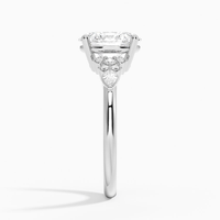 Maßgefertigter Ovaler Hauptstein Laborgezüchteter Diamant IGI-Zertifiziert 14K Laborgezüchteter Diamant-Verlobungsring