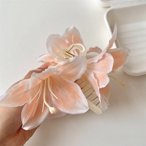 Pince à <span class=keywords><strong>cheveux</strong></span> florale extra large - Pince en plastique bleu givré motif lys pour femmes et filles, <span class=keywords><strong>accessoires</strong></span> bohèmes pour mariage à la plage - Product Image 5