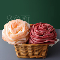 Éponge de bain en forme de rose 70g, boule de douche à mousse rapide, grande éponge exfoliante douce en maille, style tendance, sac inclus pour femmes et hommes