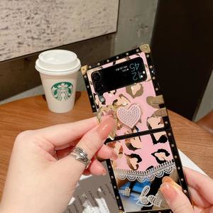 <span class=keywords><strong>Coque</strong></span> de téléphone antichoc pliable en acrylique de vente chaude pour <span class=keywords><strong>Z</strong></span> Flip3 Flip4 avec conception de diamant et couverture de bague de doigt - Product Image 6