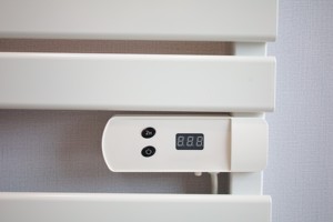 Toallero Eléctrico Vertical de 500W con Diseño de Escalera, Calentador de Toallas Blanco con Control Digital y Protección contra Sobrecalentamiento - Product Image 6