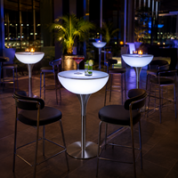 Table de bar LED lumineuse d'extérieur tendance, carrée, à pied haut, pour soirées cocktails et boîtes de nuit