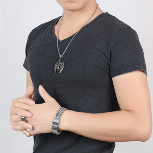 ยูนิคสร้อยคอจี้รูปปีกไม้กางเขนเหล็กไทเทเนียมสำหรับผู้ชายพร้อมเครื่องประดับของขวัญประดับเพชรเซอร์คอนสีแดง - Product Image 4