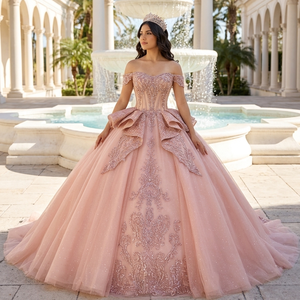 Vestidos de Quinceañera Románticos con Lentejuelas y Cordones, Estilo 1553 - Product Image 1