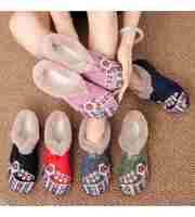 Sepatu Wanita Klasik Anti-Selip Lembut Model Barefoot Berlapis Bulu Imitasi Sol PVC Tren Fashion Slip-On Kasual Musim Gugur/Dingin untuk Ibu