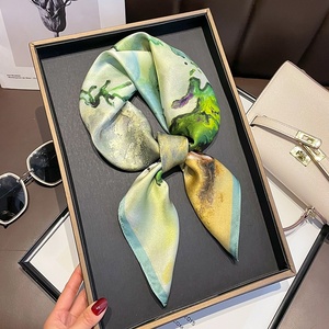 Abstrakter grüner und gelber Aquarelldruck, quadratischer Seidenschal, 70 cm, künstlerischer Damen-Halstuch - Product Image 1