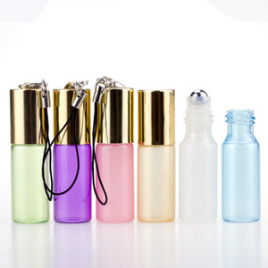 Botellas colgantes en rollo de cristal de color <span class=keywords><strong>perla</strong></span>, con llavero, tapa dorada, Bola de metal, perfume, botella de aceite esencial, 3ml, 5ml - Product Image 1