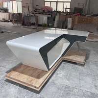 Bureau en forme de L Table d'ordinateur à domicile Design italien haut de gamme Bureau de direction en Corian et chaise d'invité