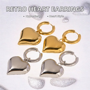 Boucles d'oreilles créoles tendance et élégantes en forme de cœur, en acier inoxydable, pour femmes, idéales pour les rendez-vous, la Saint-Valentin et la fête des Mères - Product Image 2