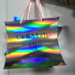 Boîte de luxe personnalisée pour emballage de perruques, foulards et cheveux, style oreiller, avec finition laser - Product Image 2