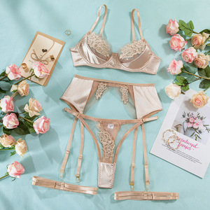 Ensemble de Lingerie 4 Pièces en Satin et Dentelle Champagne, Soutien-Gorge à Armatures en Maille Transparente, Porte-Jarretelles et Manchettes de Cuisse, Sous-vêtements Sexy pour Femme - Vente en Gros - Product Image 6