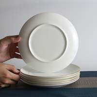 Juego de platos de cena de lujo en blanco y dorado, bandeja de porcelana china al 42 % para boda real con borde dorado.