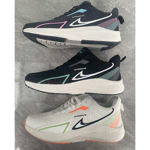 Baskets de sport respirantes pour hommes 2025 personnalisées en usine baskets décontractées avec tige en tricot anti-mouches pour les saisons printemps, été, automne et hiver - Product Image 1