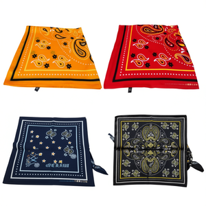 Foulard Quadrato 70x70cm con Stampa Paisley, Accessorio Moda per Uomo e Donna - Product Image 1