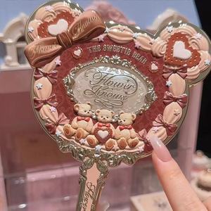 Miroir de maquillage portable en forme d'ours mignon Flower Knows avec poignée, idéal comme cadeau pour fille - Product Image 6