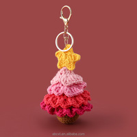 Porte-clés Arbre de Noël au Crochet Fait Main en Fil Chenille, Ornement de Fête, Breloque de Sac, Petit Cadeau pour Amis et Collègues