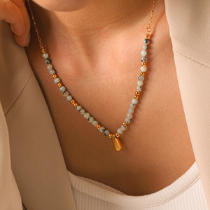 Collar con Cruz y Perlas de Agua Dulce Estilo Europeo Americano, Moderno, Versátil, Cadena para Clavícula, Acero Inoxidable Dorado - Product Image 2