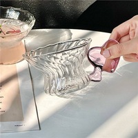 Tazas de Vidrio con Asa de Corazón y Lazo - Tazas de Vidrio Borosilicato de 250 ml con Diseño Acanalado, Lindas Tazas Transparentes para Café y Té con Asa Rosa