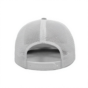 Casquette Trucker Structurée Blanche en Maille avec Logo en Cuir Personnalisable pour Adulte – Qualité Supérieure, Fabriquée au Vietnam - Product Image 4