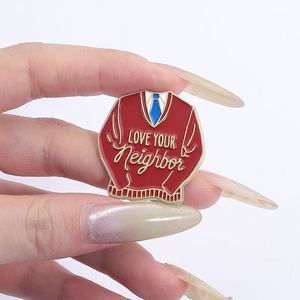 Broches en métal en gros, style dessin animé, minimalistes et élégantes, pour pulls rouges, badges créatifs MISTER ROGERS, pour les marchés européens et américains - Product Image 5