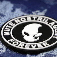 Écusson de vêtements à coudre avec logo 3D haut de gamme personnalisé Étiquette en caoutchouc de silicone PVC souple Étiquette en caoutchouc de silicone PVC pour vêtements