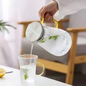 Carafe à eau à motif de lignes verticales bon marché, bouilloire pour usage domestique, <span class=keywords><strong>pichet</strong></span> à eau <span class=keywords><strong>en</strong></span> <span class=keywords><strong>verre</strong></span> pour thé glacé aux fruits <span class=keywords><strong>avec</strong></span> <span class=keywords><strong>bouchon</strong></span> et ensemble de 4 tasses - Product Image 2