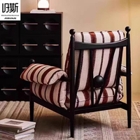 Fauteuil rayé, structure en bois rétro, salon, chaise de détente, design médiéval moderne, mobilier de maison, siège confortable