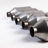 Convertisseur catalytique céramique Euro V Standard 2,25 pouces 57 mm 400 cellules à haut débit universel sportif neuf essence Marque YF