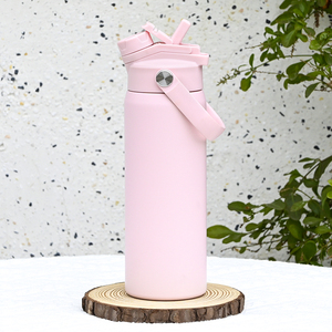 Bouteille d'eau sport 24 oz avec couvercle 2-en-1 paille et bec verseur, gourde isotherme en acier inoxydable pour fitness, randonnée et activités de plein air - Product Image 1