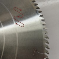Lame de scie circulaire TCT industrielle OEM 300*3.2*2.2*Z96 pour le découpage de panneaux en MDF, aggloméré et contreplaqué