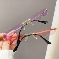 Nouvelles Lunettes de Soleil Sans Monture Style Cœur à Cœur pour Femme, Protection UV400, Tendance, Design Trois Cœurs, Idéales pour les Fêtes