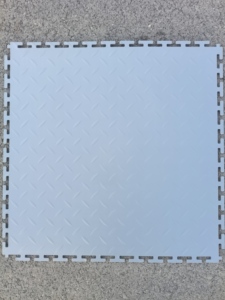 Revêtement de sol antidérapant en PVC durable et facile à nettoyer, idéal pour les piscines et les salles de bain - Product Image 4