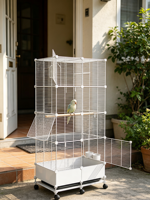 Cage à oiseaux en métal noir et blanc avec base mobile à roulettes, plateau en plastique, design simple, grand espace de jeu, portes latérales, alimentation