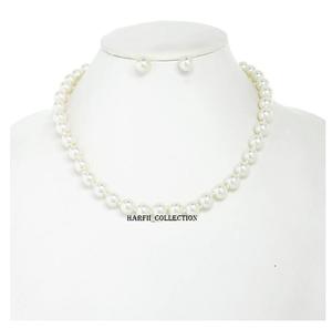 Collier artisanal vintage en résine perlée, bijou élégant fait main, cadeau idéal pour mariages, fêtes et occasions spéciales - Product Image 1