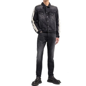 Vestes en tissu denim de coton, fabricant OEM sur mesure, veste en jean noire délavée avec manches latérales rayées blanches, coupe ajustée, style jean - Product Image 2