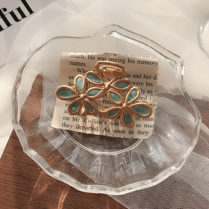 กิ๊บติดผมทรงกรงเล็บลายหินอ่อนคริสตัลมุกสีทอง ขนาด 5 ซม. พร้อมดอกไม้ - Product Image 5