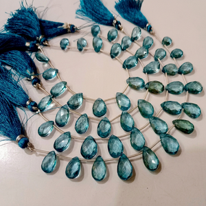 Perles de topaze bleue de Londres naturelle, forme poire, facettées - Product Image 1