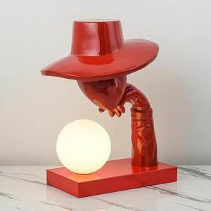 <span class=keywords><strong>Lampada</strong></span> da Tavolo in Resina con Scultura di Ragazza con Cappello, <span class=keywords><strong>Lampada</strong></span> da Scrivania di Lusso per Soggiorno e Camera da Letto, <span class=keywords><strong>Lampada</strong></span> Creativa Artigianale a Forma Umana per Lettura - Product Image 1