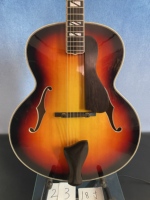 Guitare acoustique artisanale en érable massif avec touche en ébène, instrument de jazz, fabrication sur mesure par luthier, prêt à être expédié