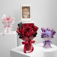 Bouquet de roses éternelles Lovebay en gros avec sac cadeau à fenêtre – Cadeau floral durable pour la Saint-Valentin, un anniversaire ou un anniversaire de mariage