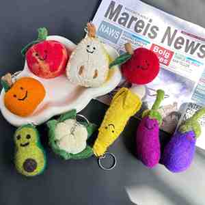 Llaveros de Fieltro de Lana de Alta Calidad con Diseño de Frutas y Verduras, Mini Llaveros 3D de Fresa, Aguacate, Calabaza y Uva - Product Image 3