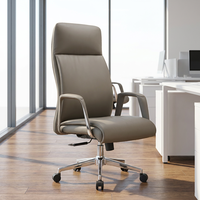 Chaise de bureau exécutive moderne en cuir à dossier haut, design italien minimaliste, base chromée pivotante