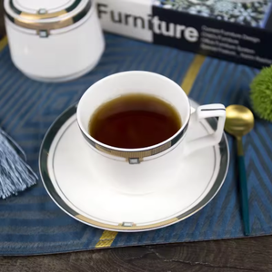 Service de table en porcelaine de qualité supérieure, <span class=keywords><strong>prix</strong></span> <span class=keywords><strong>bas</strong></span>, directement de l'usine, design élégant en or brillant vert foncé, <span class=keywords><strong>vaisselle</strong></span> raffinée - Product Image 4